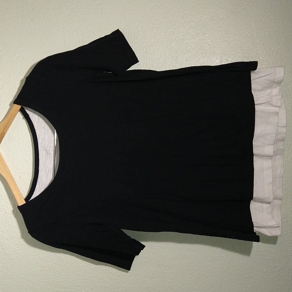 Gap Maternity Nursing short sleeve top